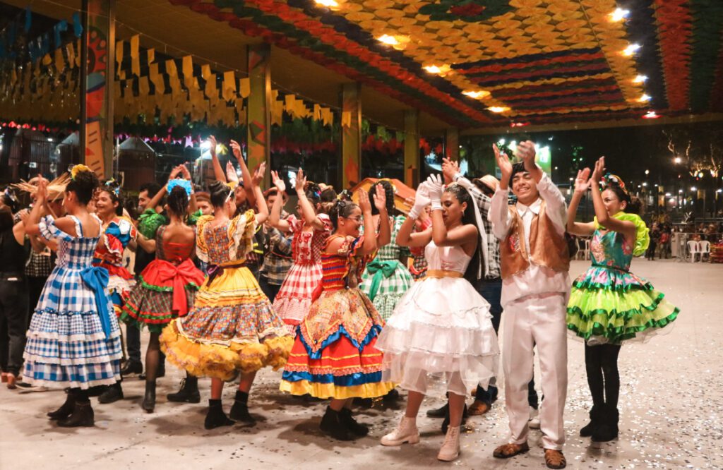 Festivais de quadrilhas juninas fortalecem a tradição e cultura popular nordestina